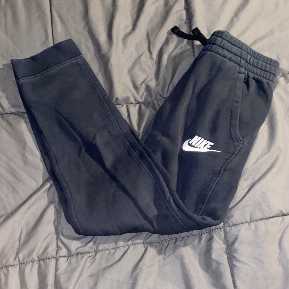 Black Nike tapered leg sweat pants size large in kids